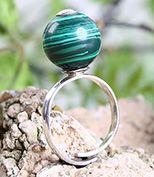 嵌孔雀石银戒指