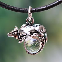 嵌白水晶银挂坠(牛)