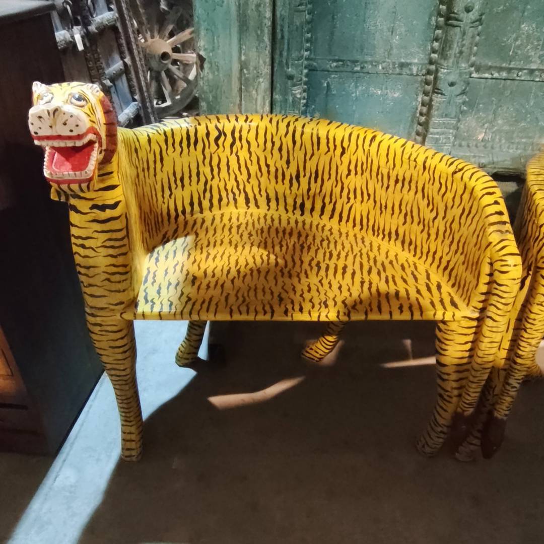 实木彩绘老虎椅（右）82*57*95cm