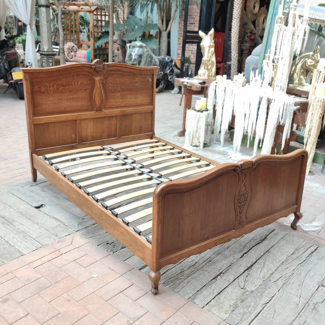 雕花床209*153.5*117cm