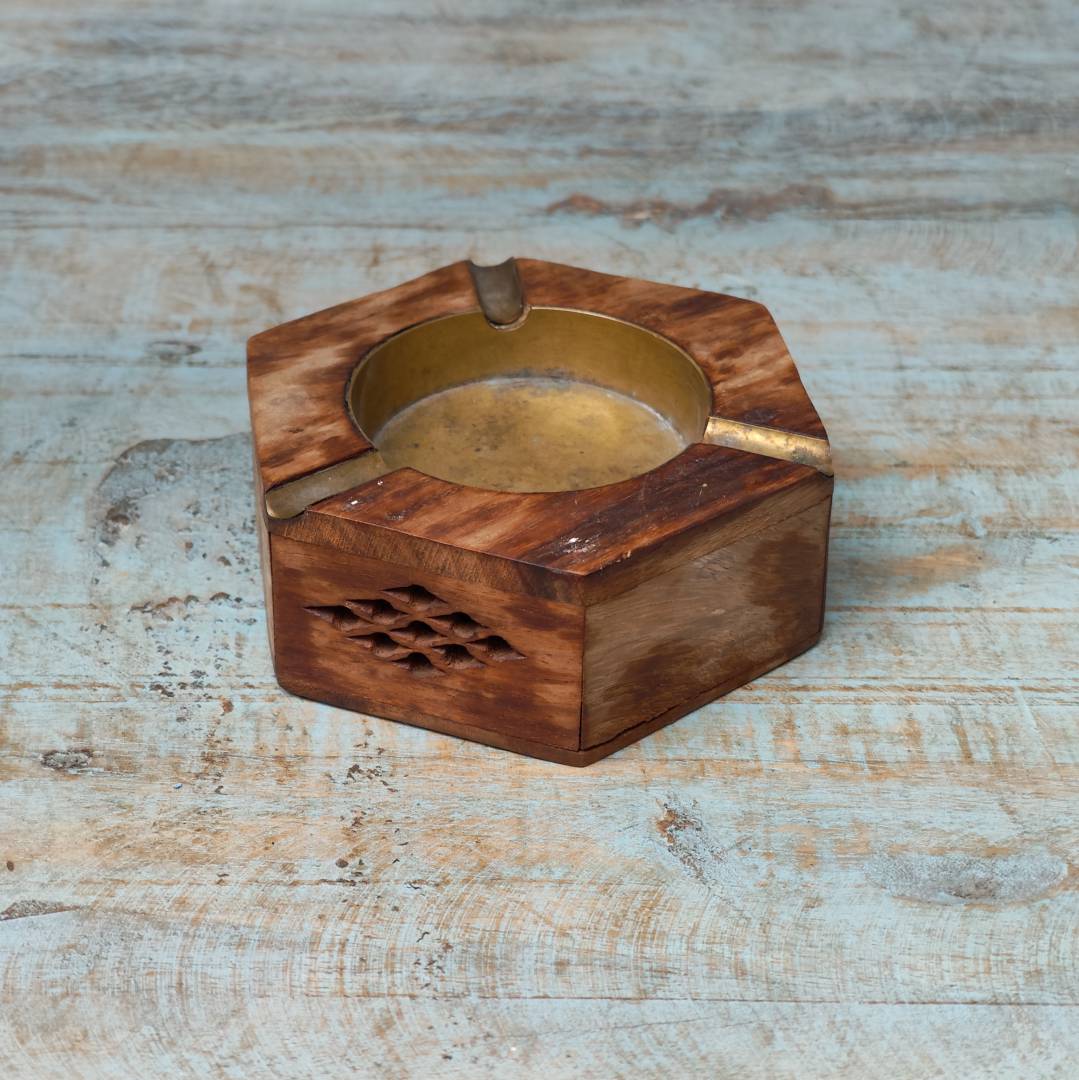 实木烟灰缸（处理）9.5*4cm