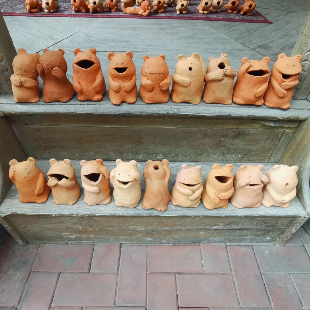 手工土陶摆件(招财蛙)11*10*15.2cm